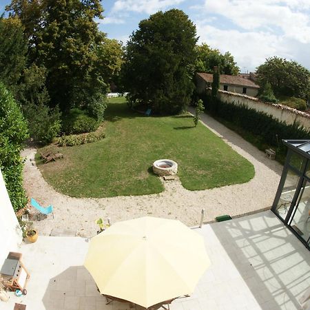 H De Surgeres Bed & Breakfast Luaran gambar