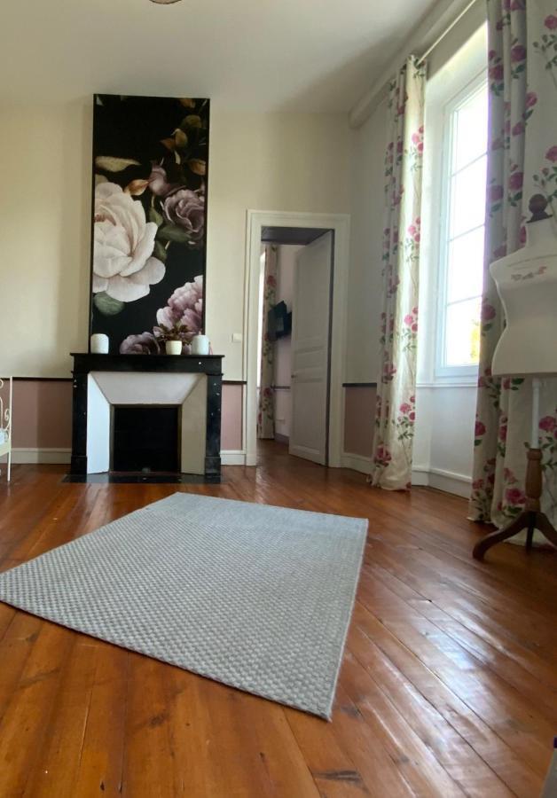 H De Surgeres Bed & Breakfast Luaran gambar