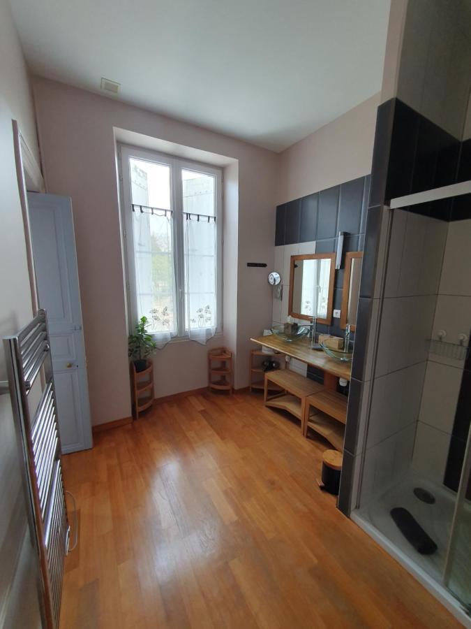 H De Surgeres Bed & Breakfast Luaran gambar