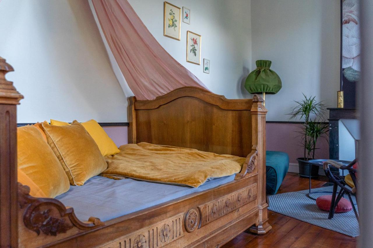 H De Surgeres Bed & Breakfast Luaran gambar
