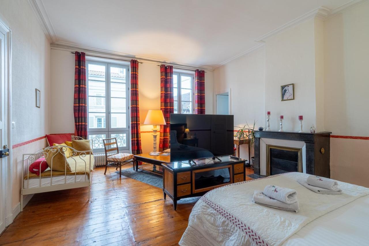 H De Surgeres Bed & Breakfast Luaran gambar