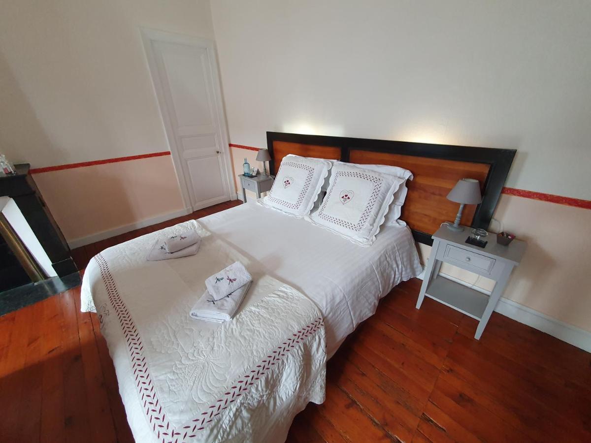 H De Surgeres Bed & Breakfast Luaran gambar