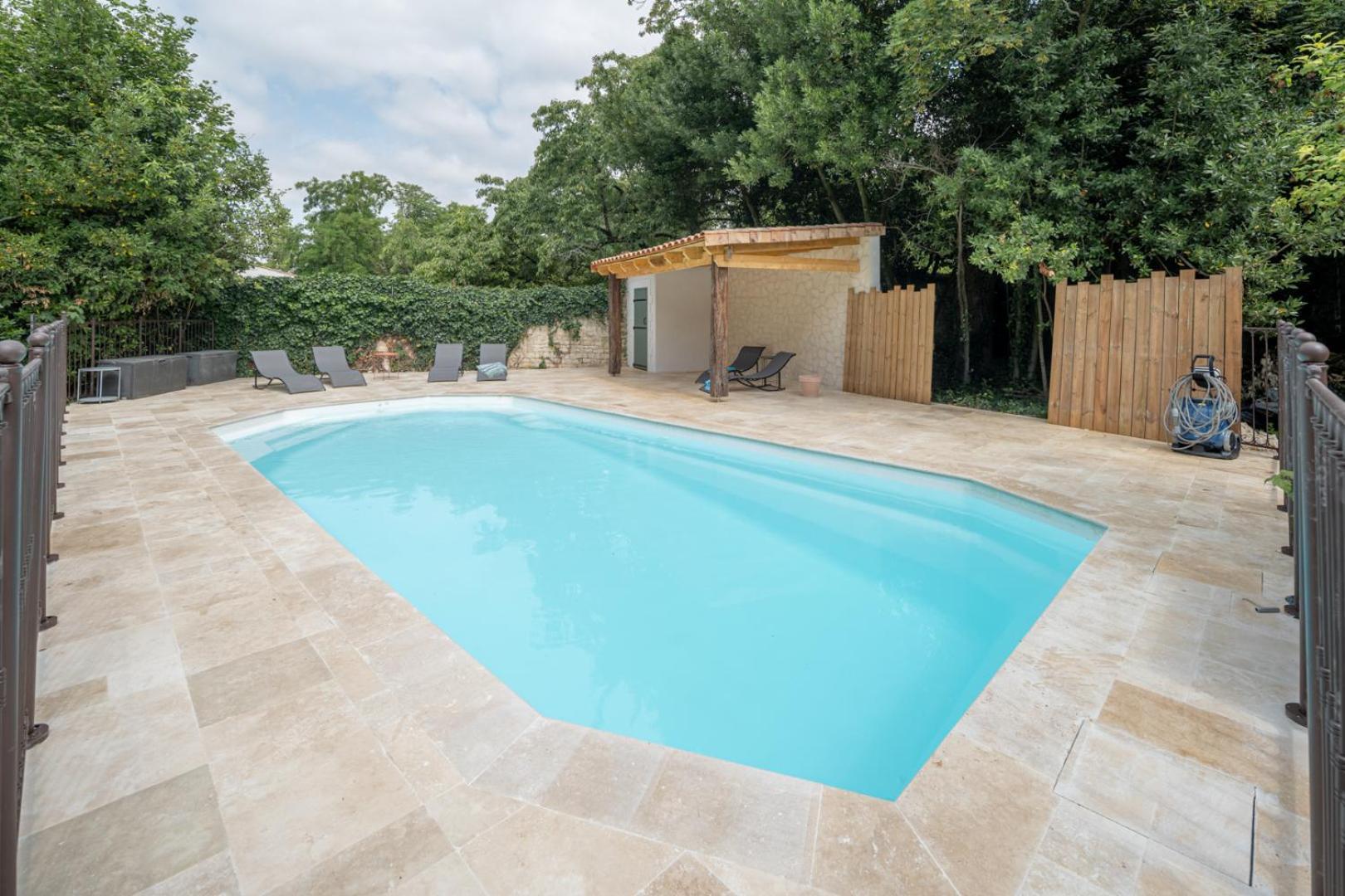 H De Surgeres Bed & Breakfast Luaran gambar
