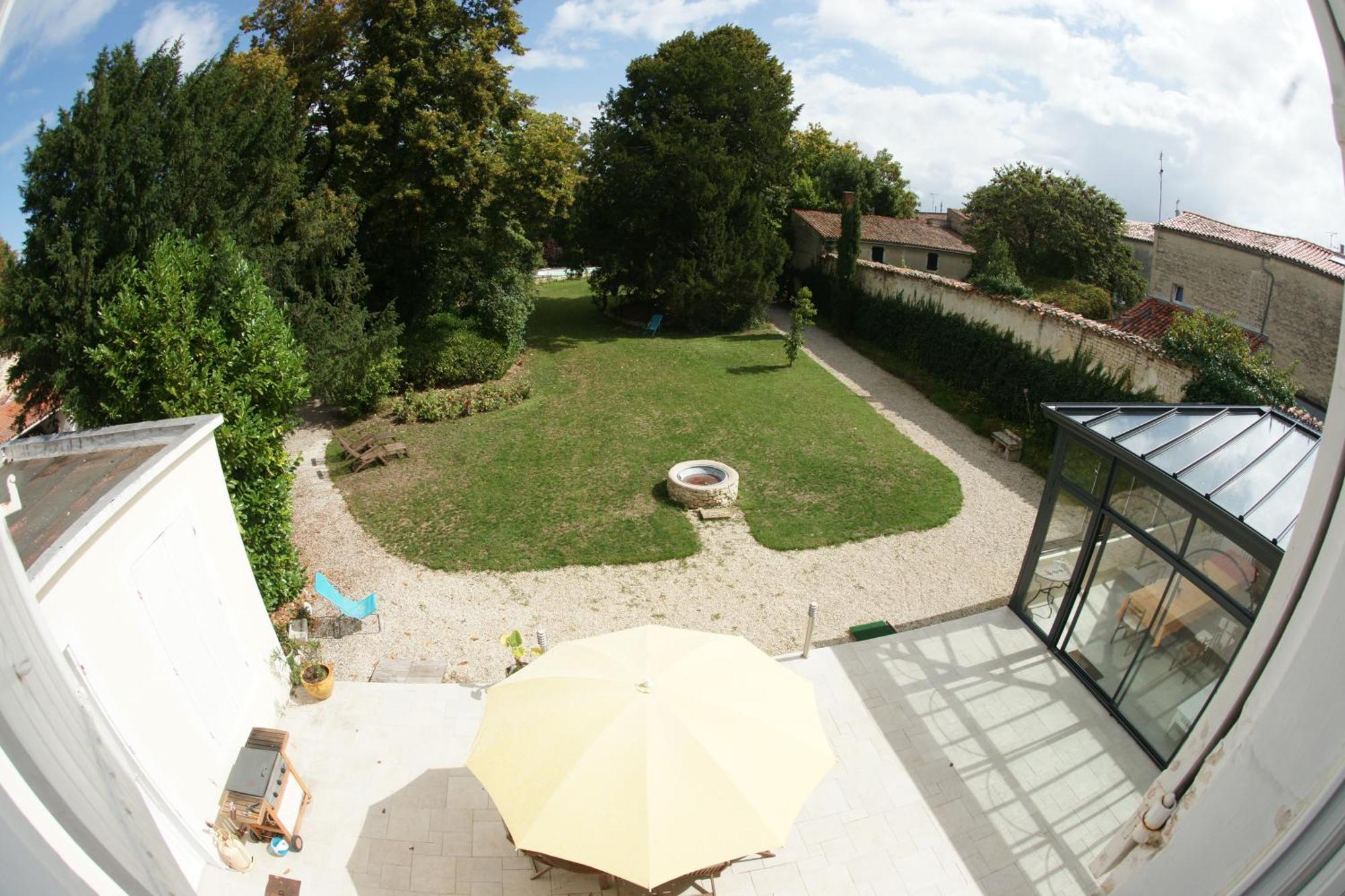 H De Surgeres Bed & Breakfast Luaran gambar