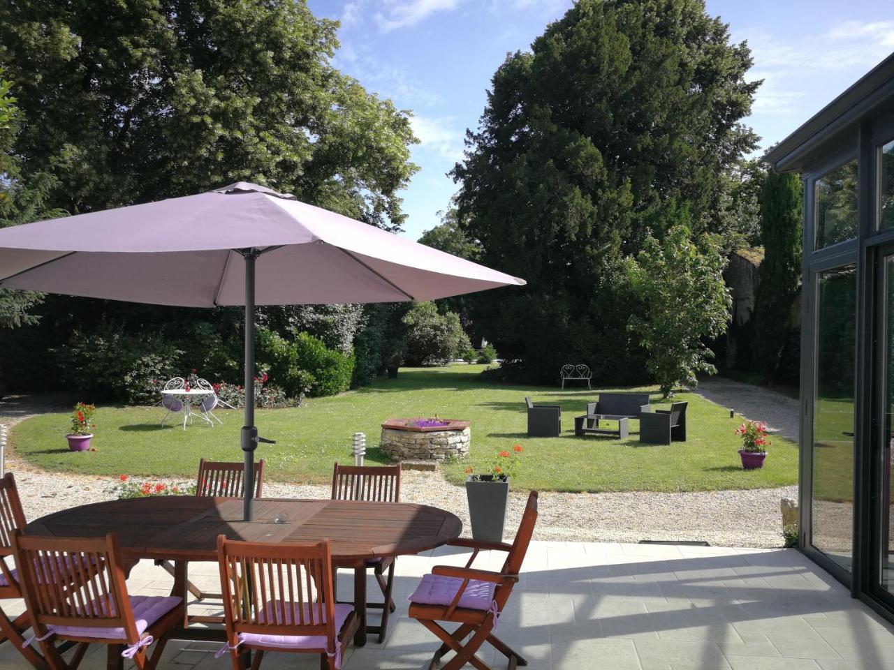 H De Surgeres Bed & Breakfast Luaran gambar