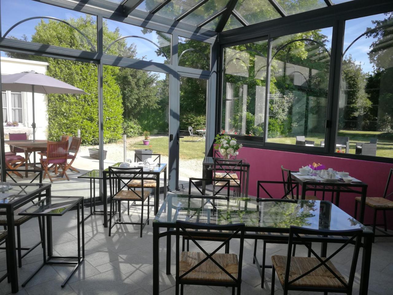 H De Surgeres Bed & Breakfast Luaran gambar